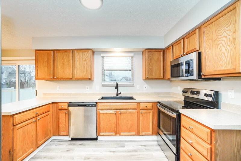 2,240/Mo, 1809 Ashburn Dr Delaware, OH 43015 Kitchen View