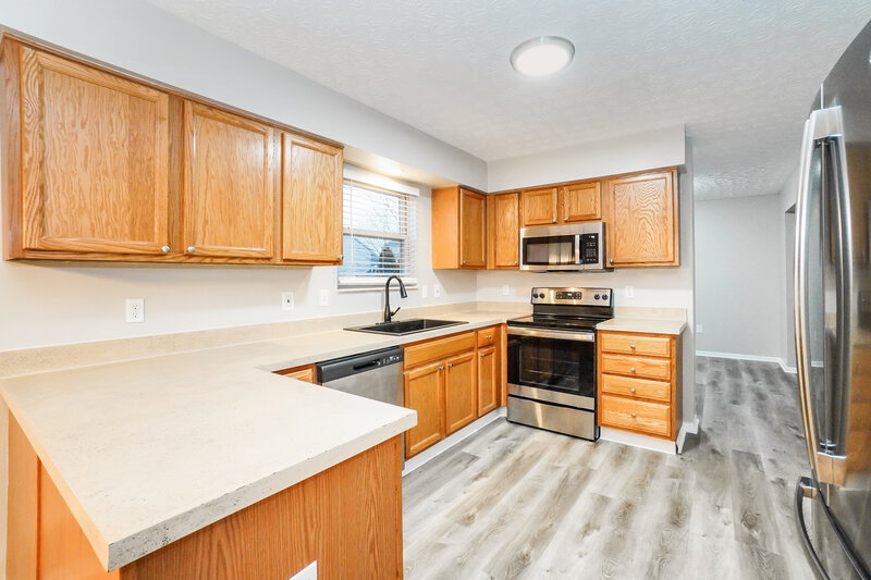 2,240/Mo, 1809 Ashburn Dr Delaware, OH 43015 Kitchen View 2
