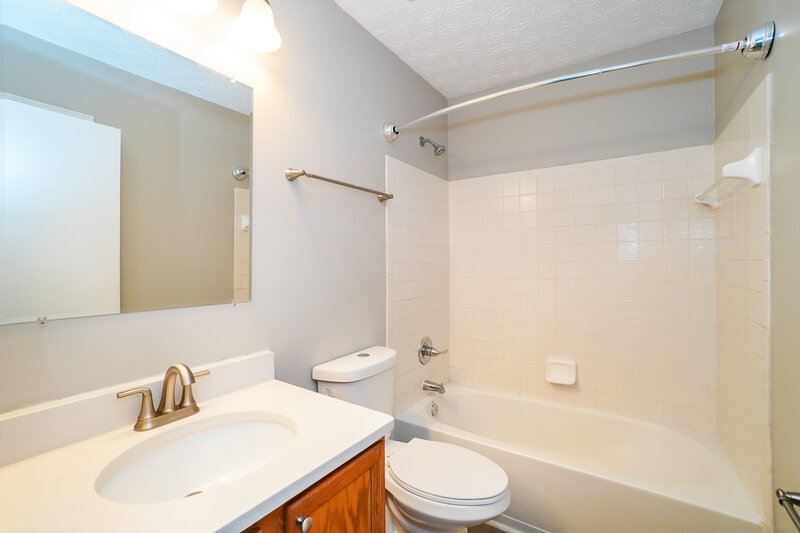 2,240/Mo, 1809 Ashburn Dr Delaware, OH 43015 Bathroom View
