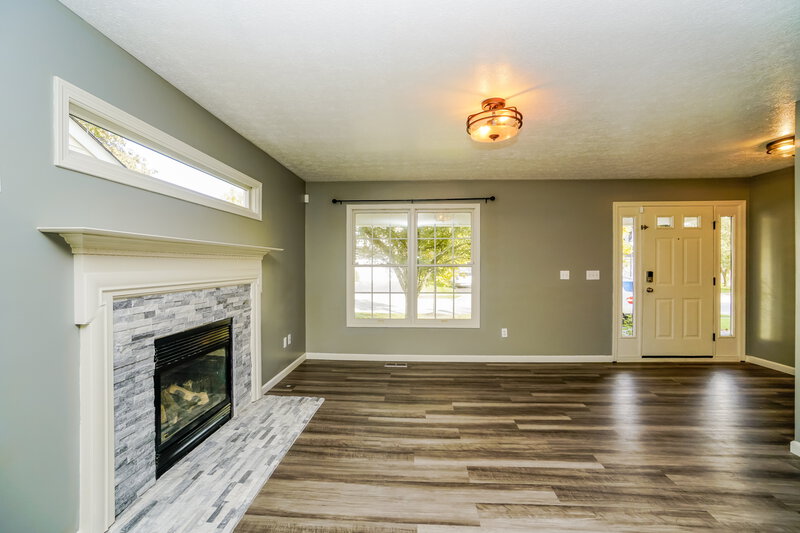 3,040/Mo, 8641 Smokey Hollow Dr Lewis Center, OH 43035 Living Room View 3