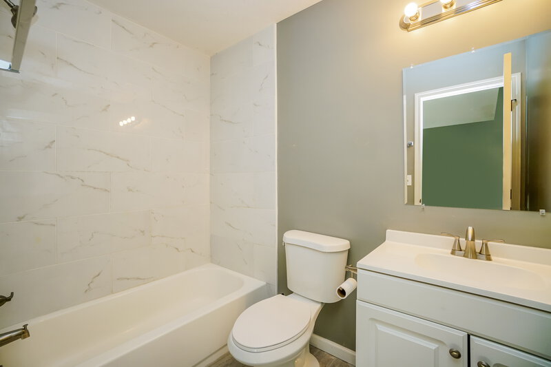 3,040/Mo, 8641 Smokey Hollow Dr Lewis Center, OH 43035 Bathroom View