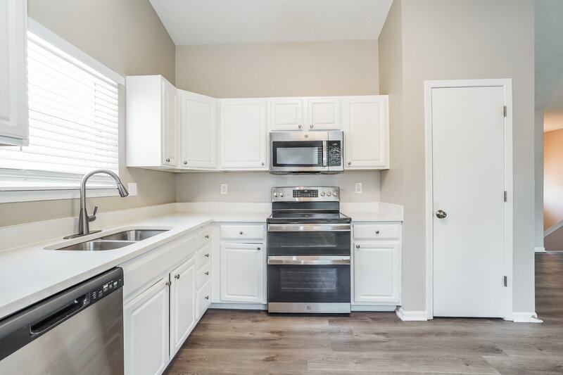 2,130/Mo, 4196 Salem Dr Columbus, OH 43228 Kitchen View