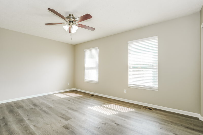 2,130/Mo, 4196 Salem Dr Columbus, OH 43228 Main Bedroom View 3