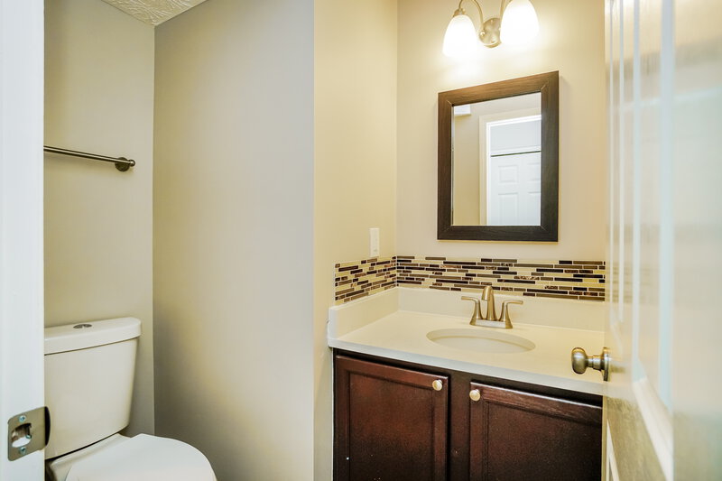 1,875/Mo, 5816 Annmary Road Columbus, OH 43206 Bathroom View