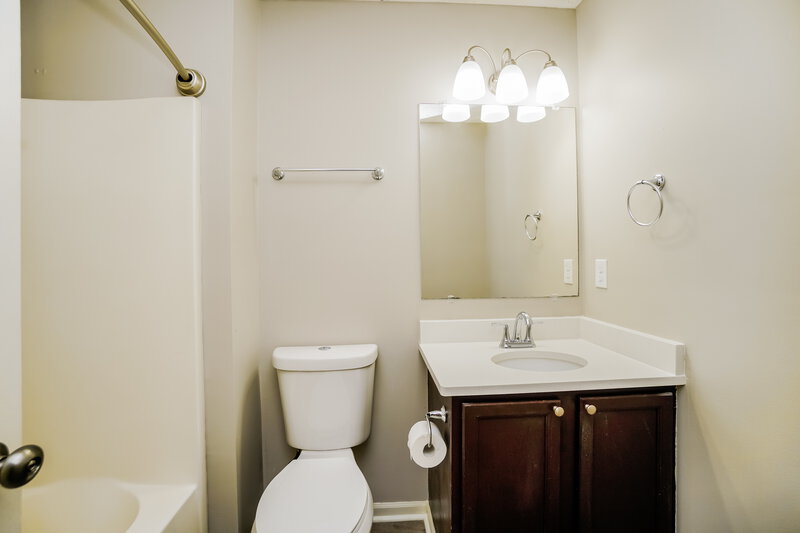 1,875/Mo, 5816 Annmary Road Columbus, OH 43206 Bathroom View 2