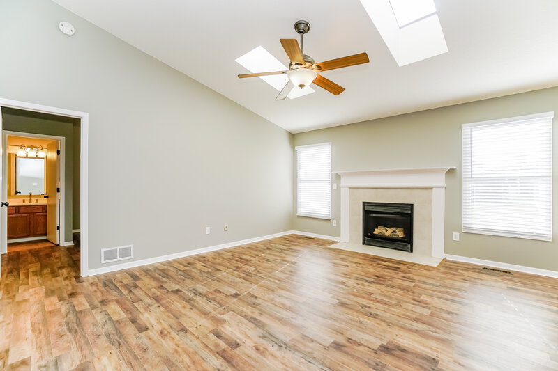 2,160/Mo, 2627 Winningwillow Dr Columbus, OH 43207 Living Room View 3