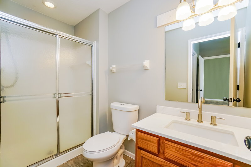 2,160/Mo, 2627 Winningwillow Dr Columbus, OH 43207 Main Bathroom View