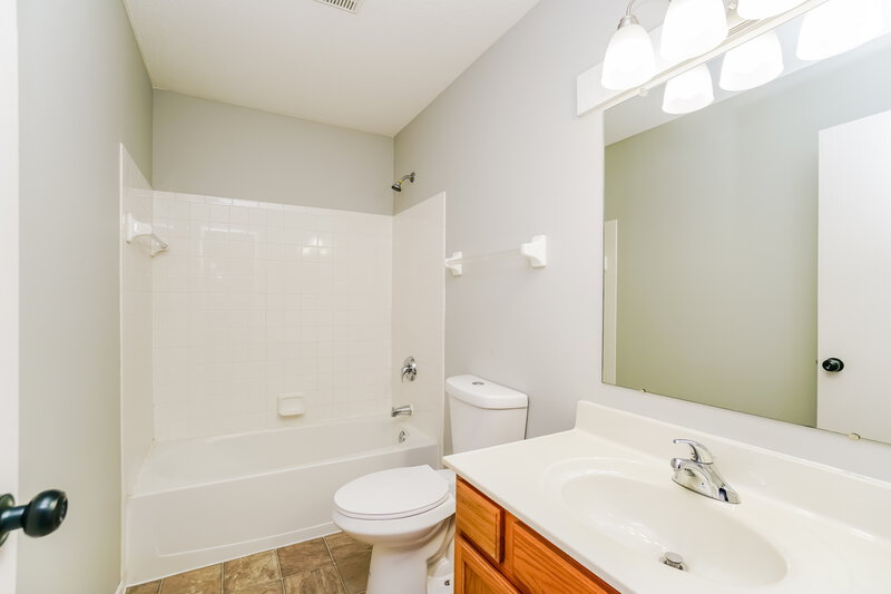 2,160/Mo, 2627 Winningwillow Dr Columbus, OH 43207 Bathroom View