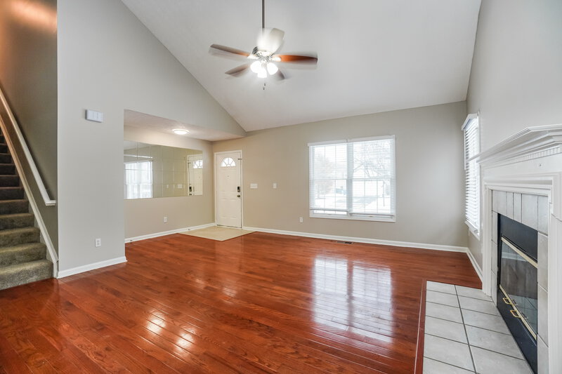 2,155/Mo, 1329 Bluffton Ct Columbus, OH 43228 Living Room View 3