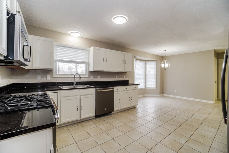 2,155/Mo, 1329 Bluffton Ct Columbus, OH 43228 Kitchen View
