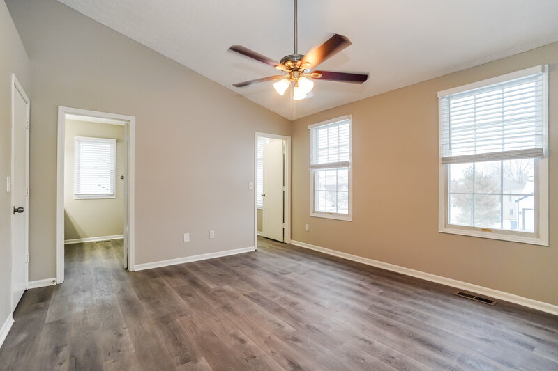 2,155/Mo, 1329 Bluffton Ct Columbus, OH 43228 Main Bedroom View 2
