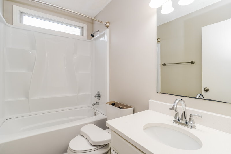 2,155/Mo, 1329 Bluffton Ct Columbus, OH 43228 Bathroom View