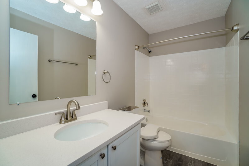 2,395/Mo, 1132 Chaser St Blacklick, OH 43004 Main Bathroom View