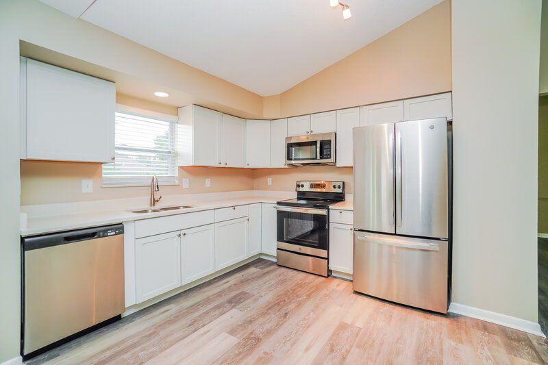 2,295/Mo, 1154 Crestview St Reynoldsburg, OH 43068 Kitchen View