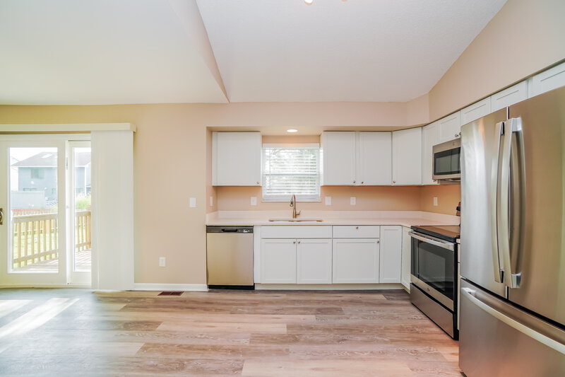 2,295/Mo, 1154 Crestview St Reynoldsburg, OH 43068 Kitchen View 2