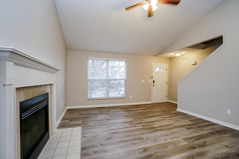 1,900/Mo, 3329 Omega Dr Columbus, OH 43231 Living Room View 2