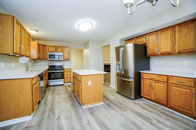 1,900/Mo, 3329 Omega Dr Columbus, OH 43231 Kitchen View 3