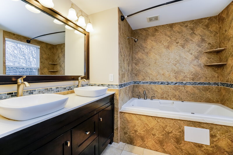 1,900/Mo, 3329 Omega Dr Columbus, OH 43231 Main Bathroom View