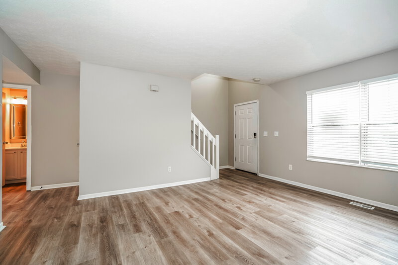 2,240/Mo, 966 Cypress Ridge Pl Columbus, OH 43228 Living Room View 2