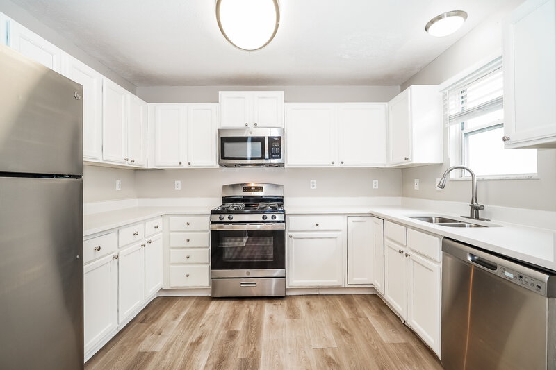 2,240/Mo, 966 Cypress Ridge Pl Columbus, OH 43228 Kitchen View