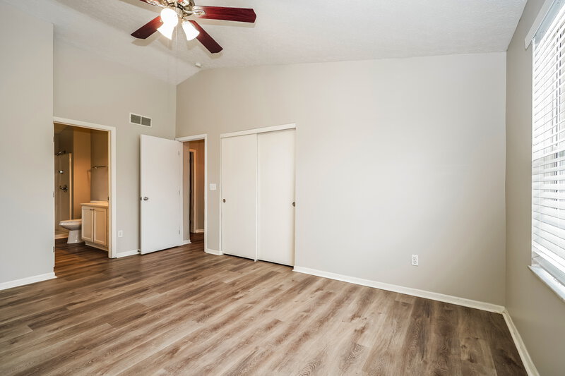 2,240/Mo, 966 Cypress Ridge Pl Columbus, OH 43228 Main Bedroom View 2