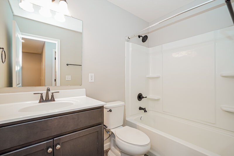 2,685/Mo, 4996 Crestbrook Drive Lockbourne, OH 43137 Bathroom View
