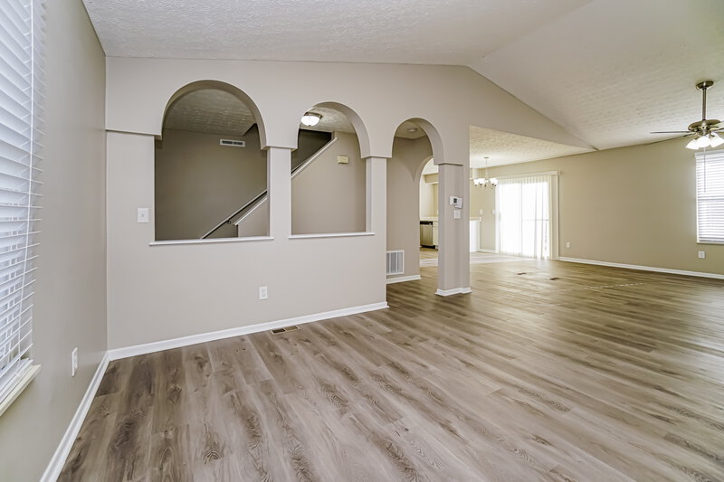 2,435/Mo, 6047 Rover Ln Columbus, OH 43232 Living Room View 2