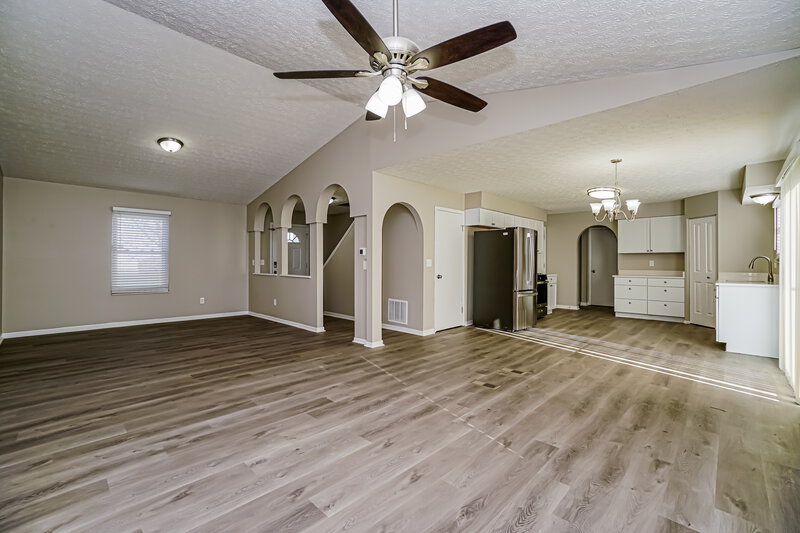 2,435/Mo, 6047 Rover Ln Columbus, OH 43232 Living Room View 3