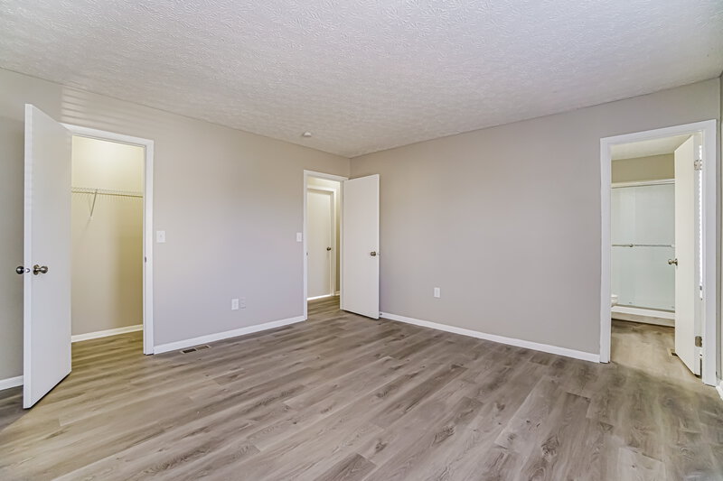 2,435/Mo, 6047 Rover Ln Columbus, OH 43232 Main Bedroom View