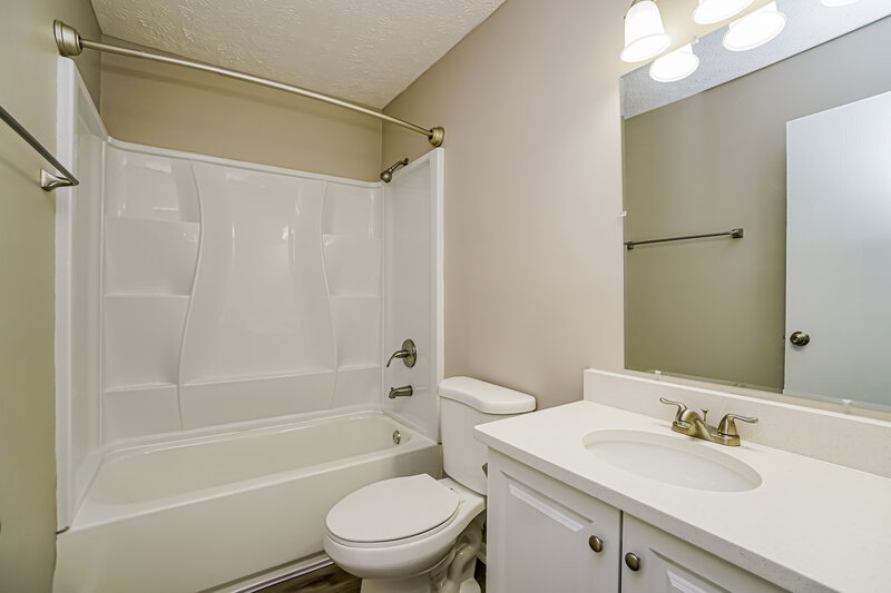 2,435/Mo, 6047 Rover Ln Columbus, OH 43232 Bathroom View 2