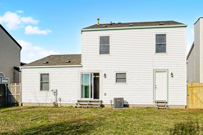 2,435/Mo, 6047 Rover Ln Columbus, OH 43232 Rear View