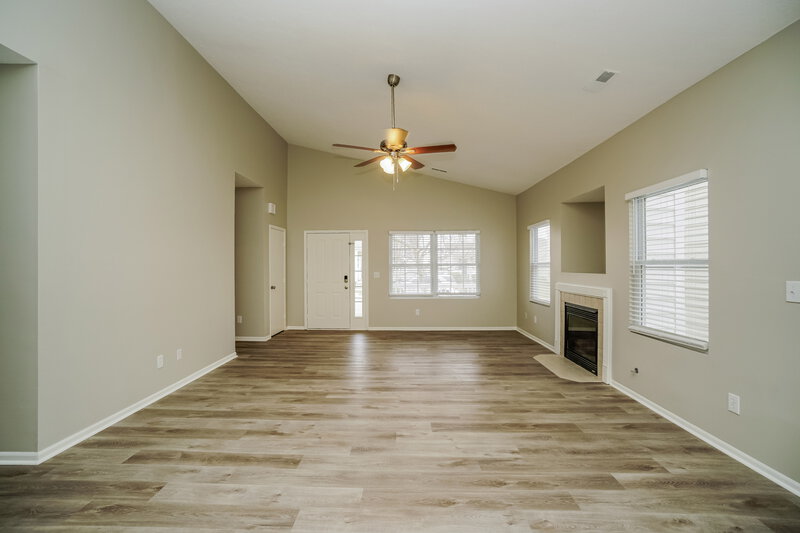 3,800/Mo, 4043 Summerstone Dr Columbus, OH 43230 Living Room View 2