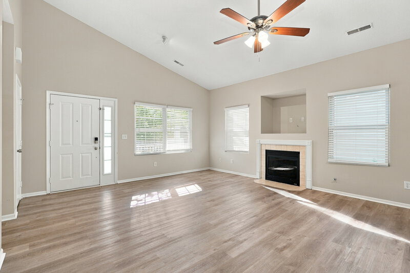 2,450/Mo, 4043 Summerstone Dr Columbus, OH 43230 Living Room View 2