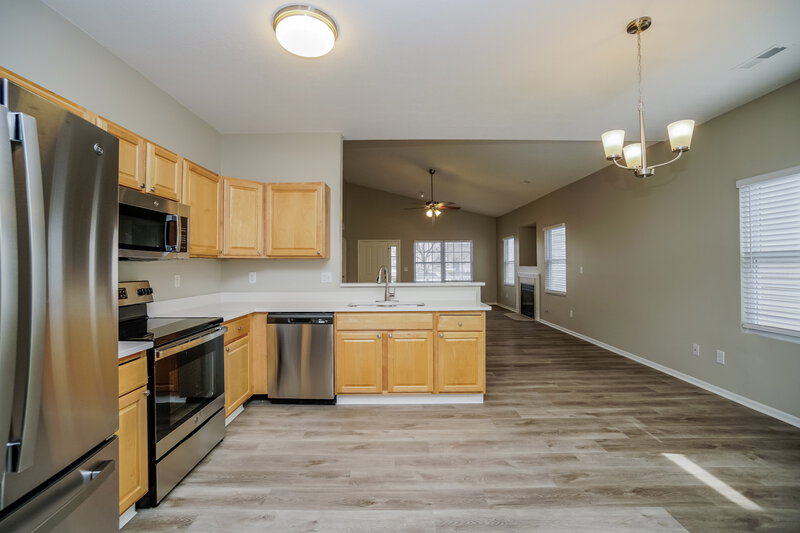 3,800/Mo, 4043 Summerstone Dr Columbus, OH 43230 Kitchen View 3