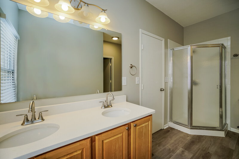 3,800/Mo, 4043 Summerstone Dr Columbus, OH 43230 Main Bathroom View 2