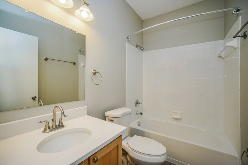 3,800/Mo, 4043 Summerstone Dr Columbus, OH 43230 Bathroom View