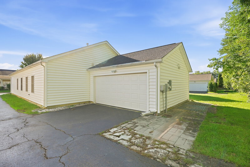 2,450/Mo, 4043 Summerstone Dr Columbus, OH 43230 Rear View