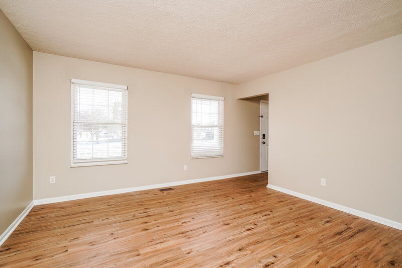 3,010/Mo, 5065 McIntosh St Groveport, OH 43125 Living Room View 2