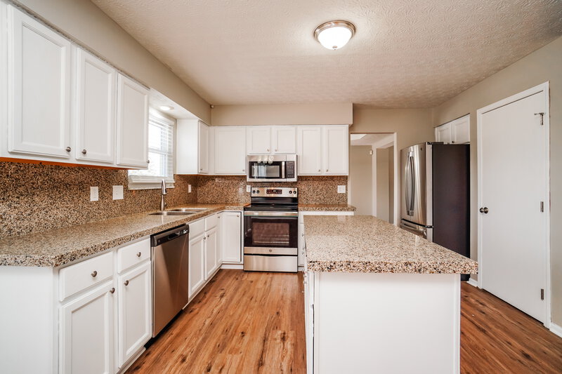 3,010/Mo, 5065 McIntosh St Groveport, OH 43125 Kitchen View