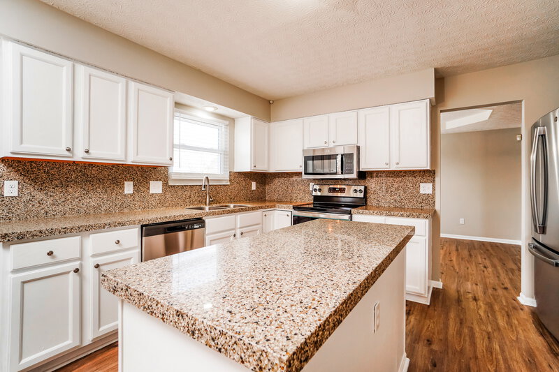 3,010/Mo, 5065 McIntosh St Groveport, OH 43125 Kitchen View 2