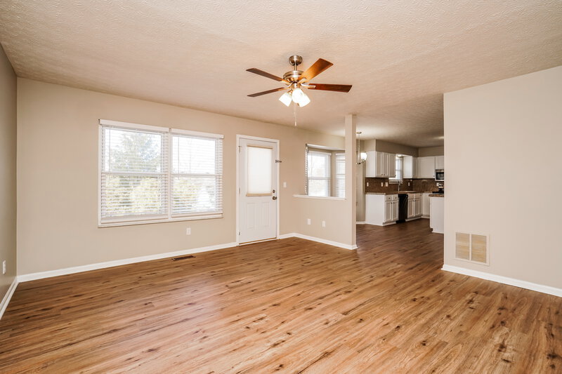 3,010/Mo, 5065 McIntosh St Groveport, OH 43125 Family Room View 2