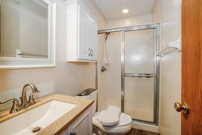 0/Mo, 1106 Beaujolais Pl Galloway, OH 43119 Main Bathroom View