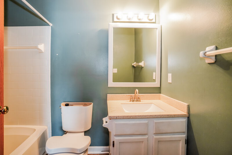 0/Mo, 1106 Beaujolais Pl Galloway, OH 43119 Bathroom View