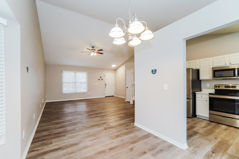 1,800/Mo, 8513 Arlen Dr Blacklick, OH 43004 Dining Room View 2