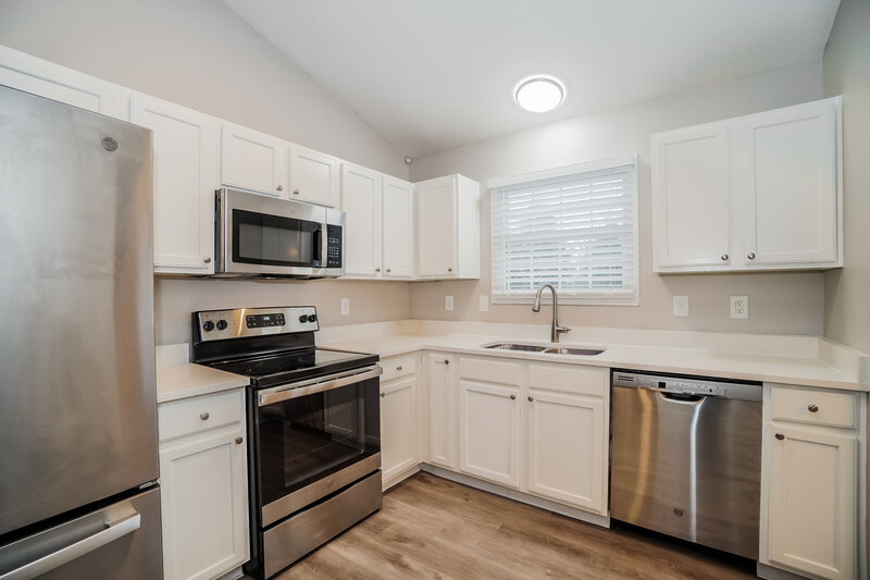 1,800/Mo, 8513 Arlen Dr Blacklick, OH 43004 Kitchen View 2