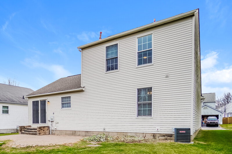 1,800/Mo, 8513 Arlen Dr Blacklick, OH 43004 Rear View