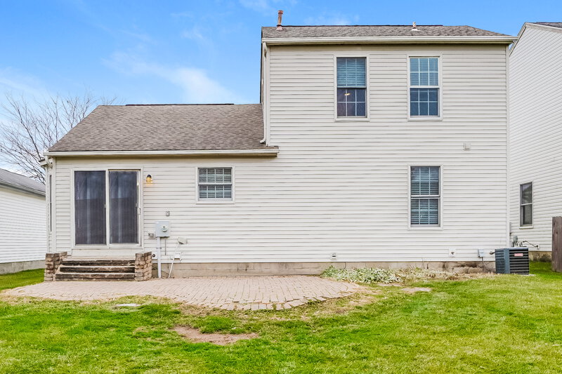 1,800/Mo, 8513 Arlen Dr Blacklick, OH 43004 Rear View 2