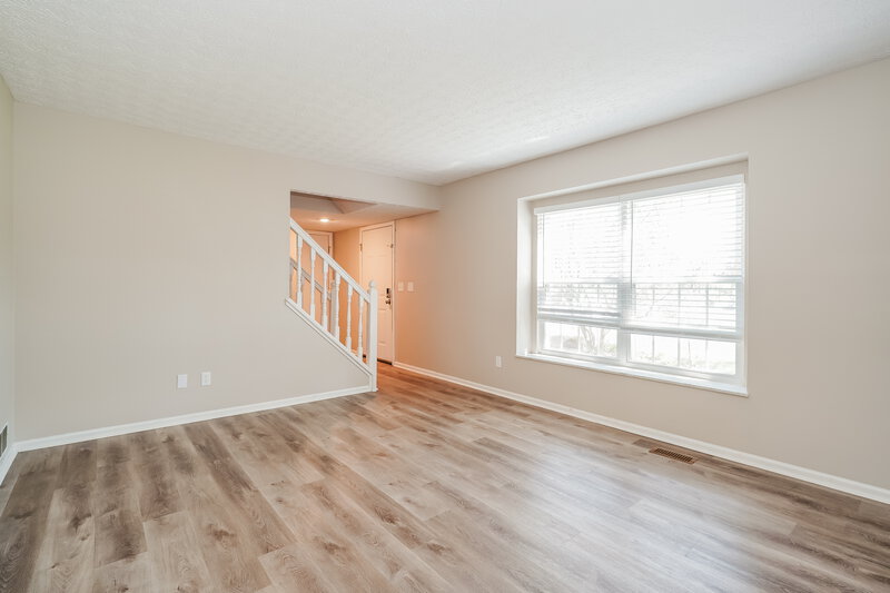 2,910/Mo, 6955 Pine Bark Ln Columbus, OH 43235 Living Room View 2