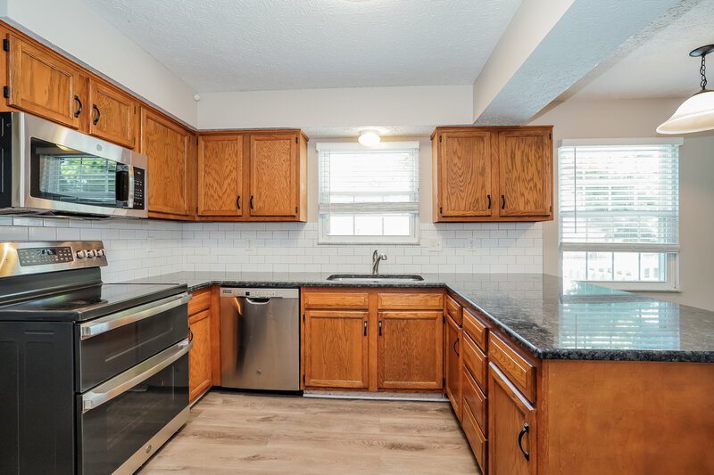 2,910/Mo, 6955 Pine Bark Ln Columbus, OH 43235 Kitchen View
