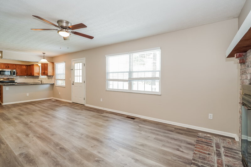 2,910/Mo, 6955 Pine Bark Ln Columbus, OH 43235 Family Room View 2